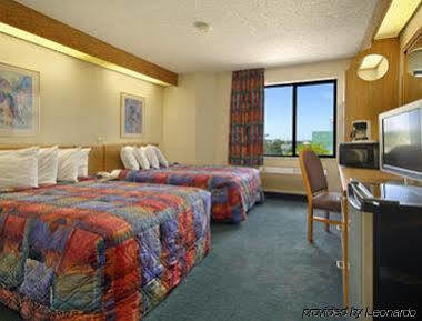 Hotel Days By Wyndham Blue Springs